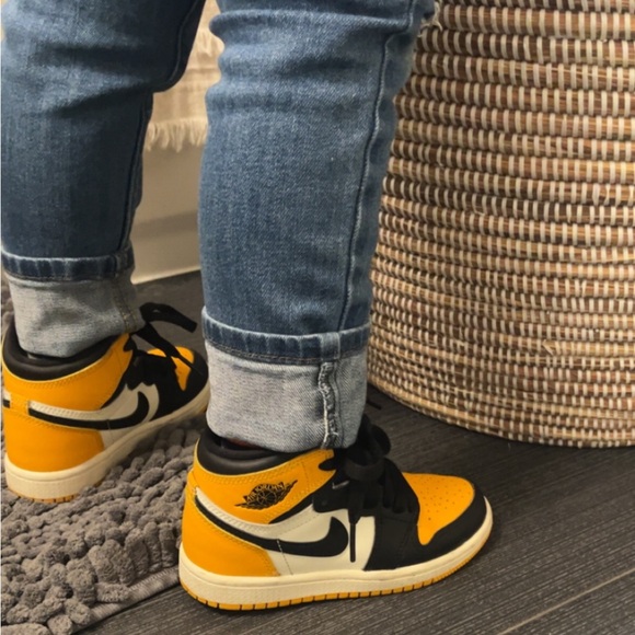 Air Jordan 1 Retro High OG Taxi Yellow black - Picture 4 of 11